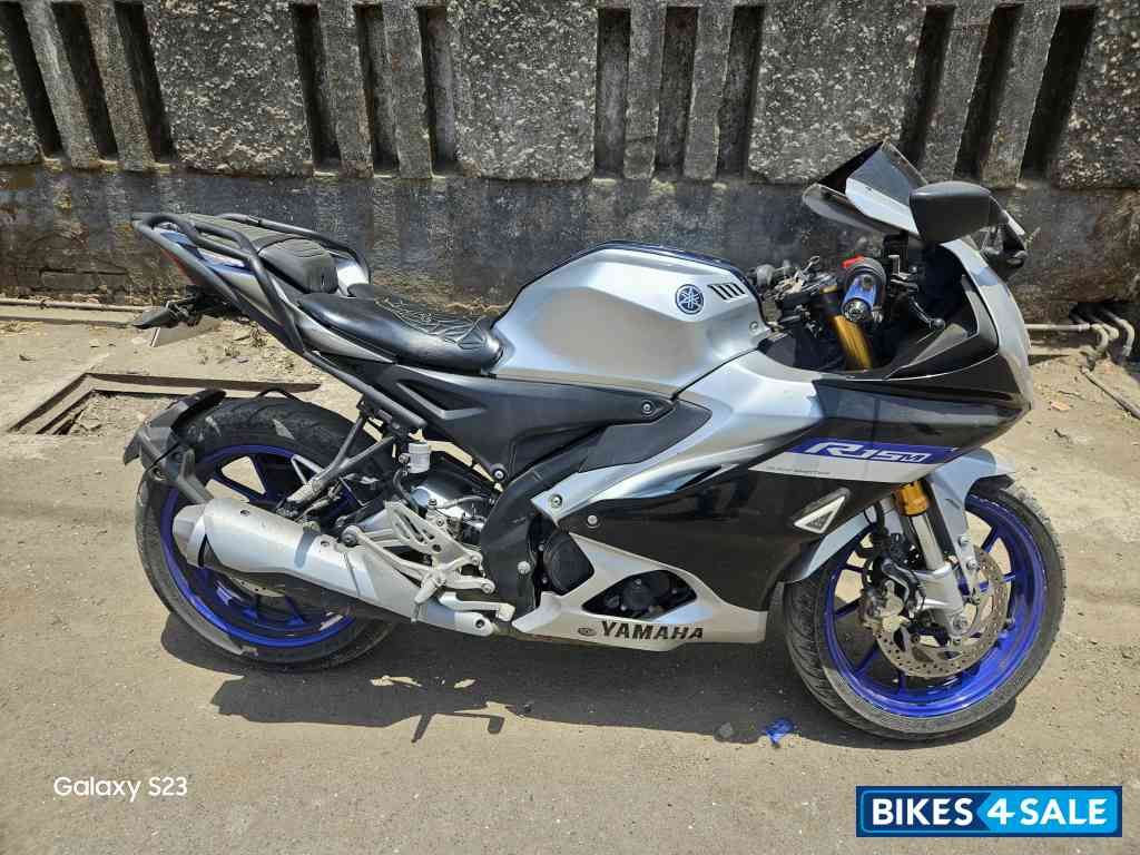 Yamaha R15M