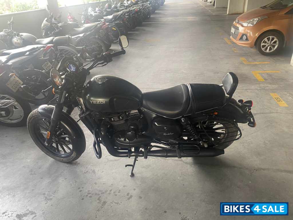 Yezdi Roadster hunter green