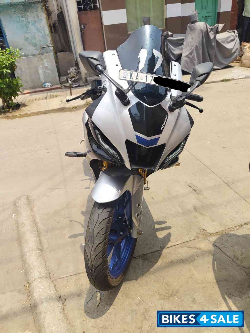 Yamaha R15 V4