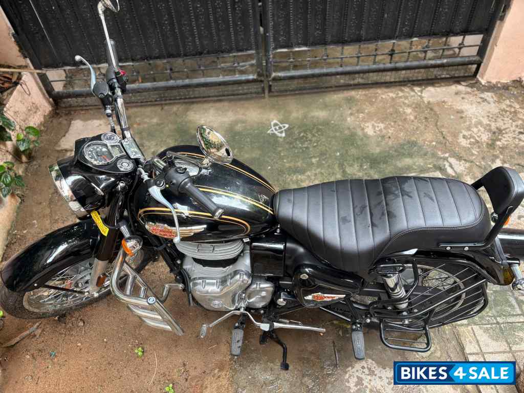 Black Royal Enfield Bullet Standard 350