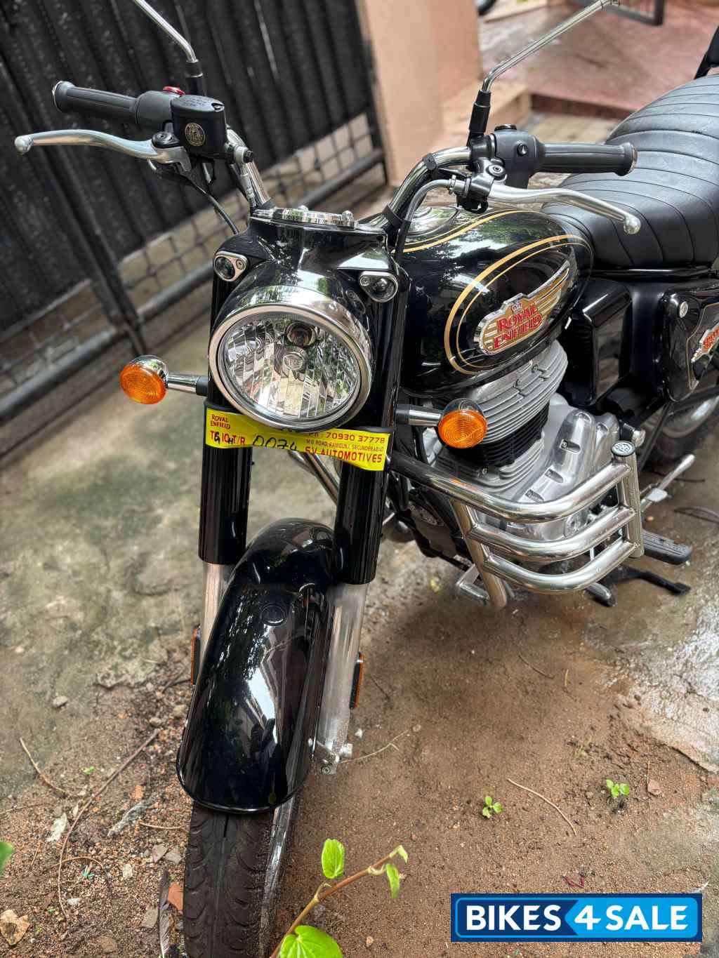 Black Royal Enfield Bullet Standard 350