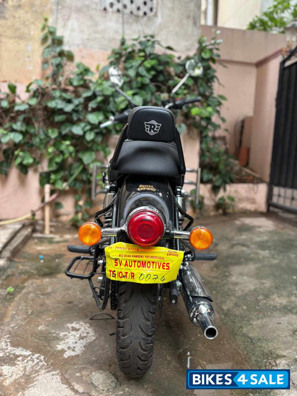 Black Royal Enfield Bullet Standard 350