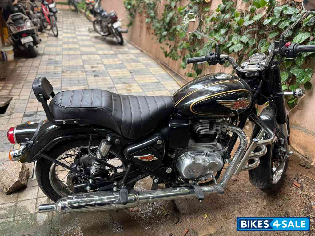 Black Royal Enfield Bullet Standard 350