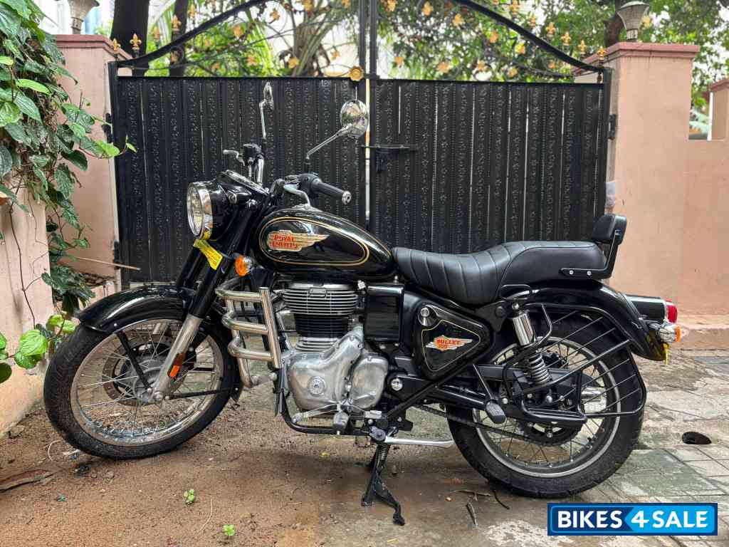 Black Royal Enfield Bullet Standard 350