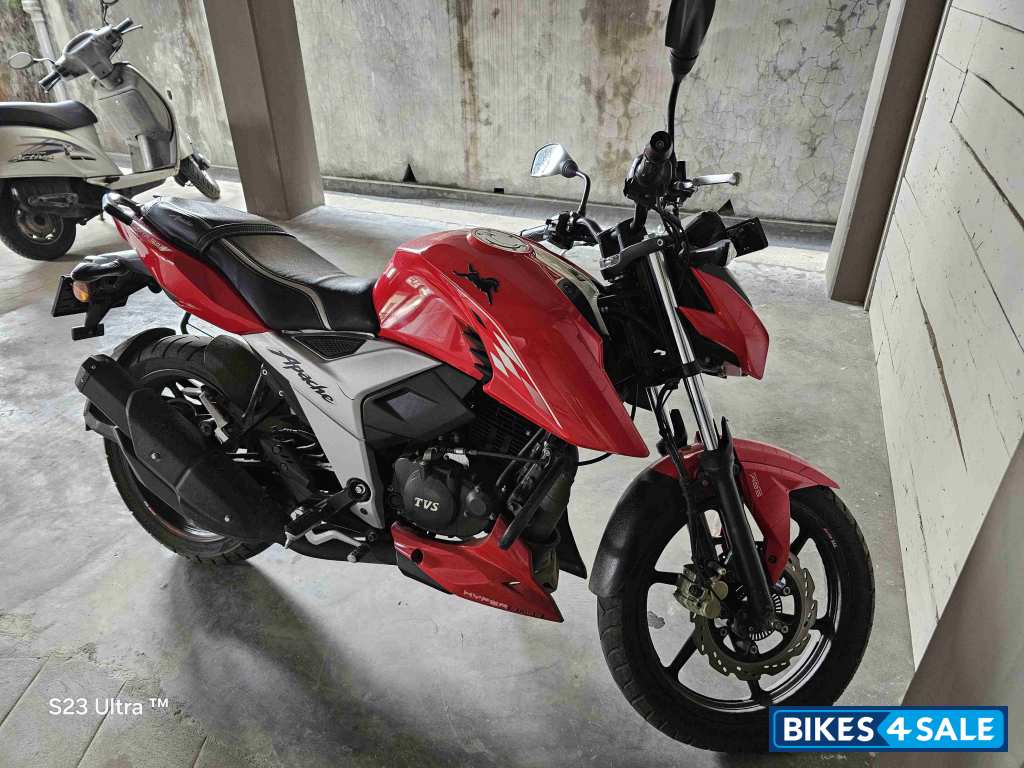 Red TVS Apache RTR 160 4V BS6