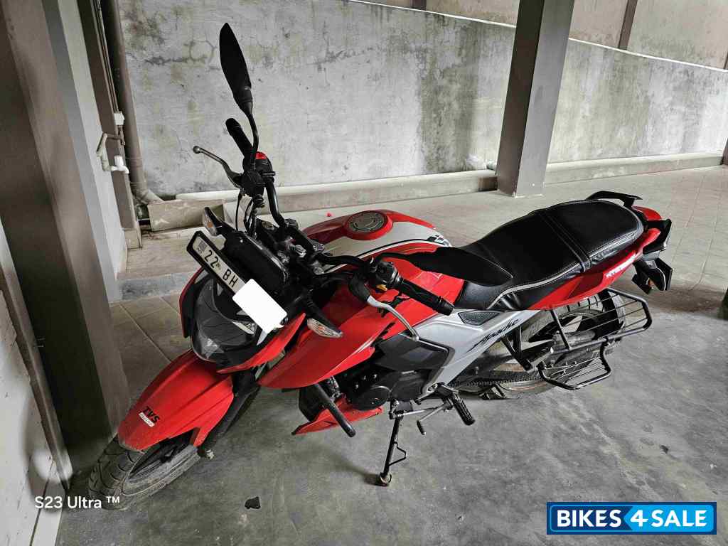 Red TVS Apache RTR 160 4V BS6
