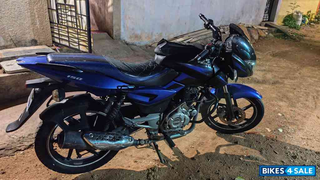 Blue Bajaj Pulsar 150
