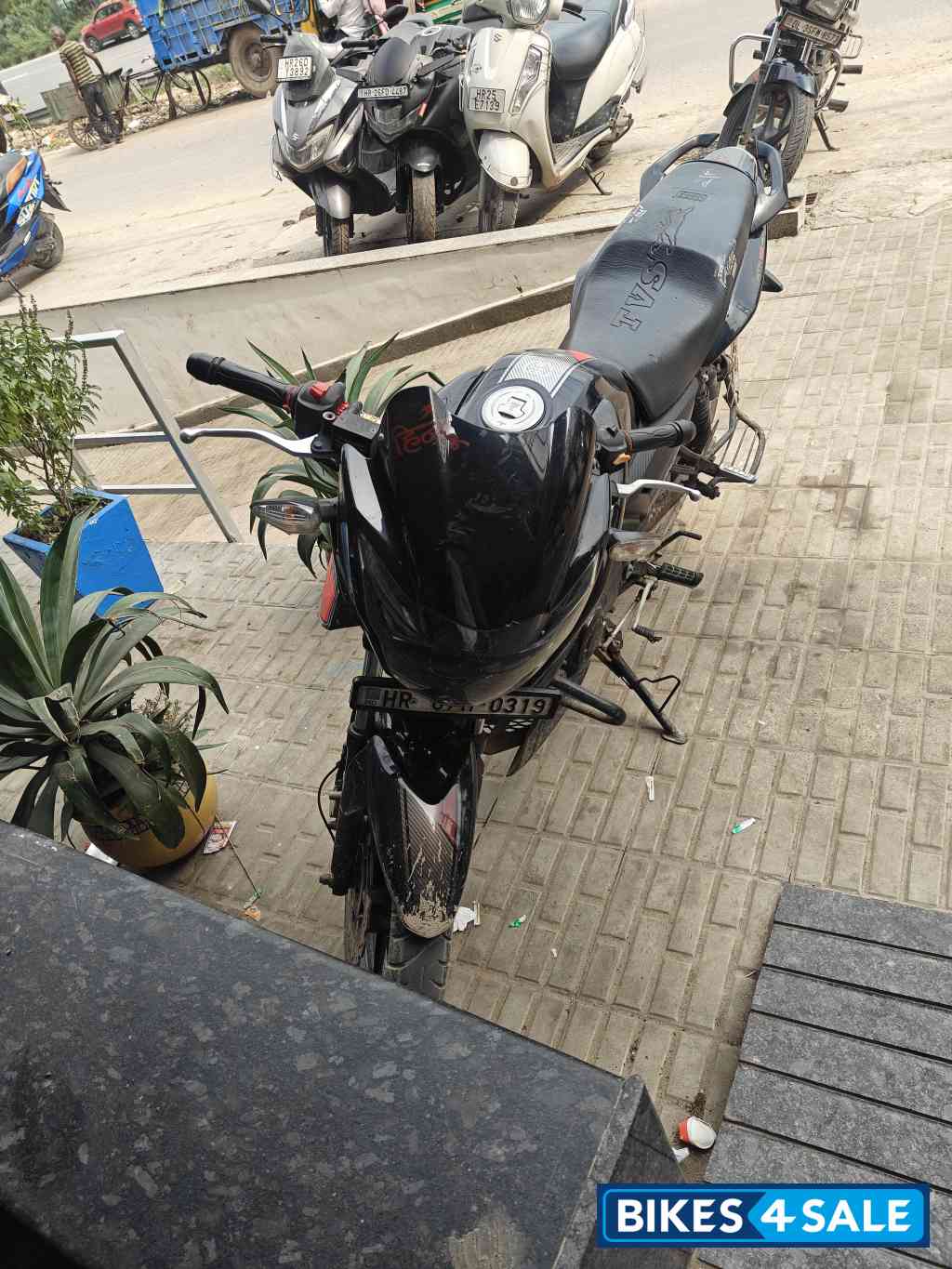 Black TVS Apache RTR 160 2V Racing Edition