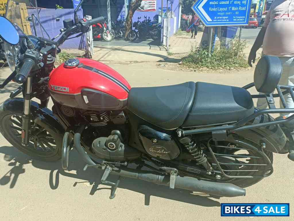 Yezdi Roadster Dual Tone