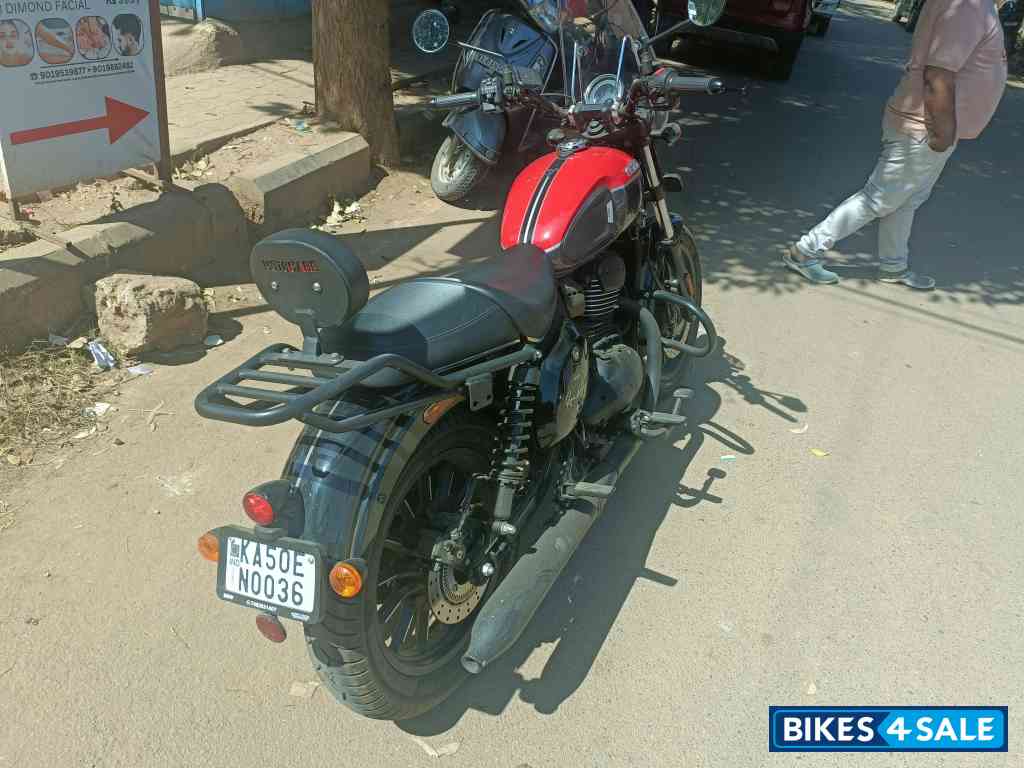 Yezdi Roadster Dual Tone