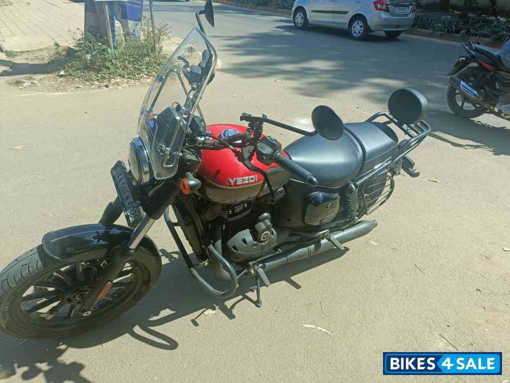 Yezdi Roadster Dual Tone