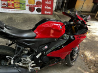 Red Yamaha R15 V4