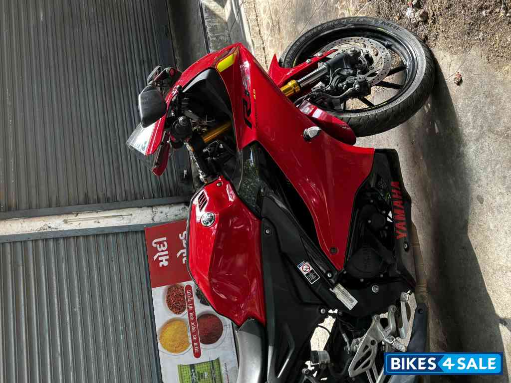 Red Yamaha R15 V4