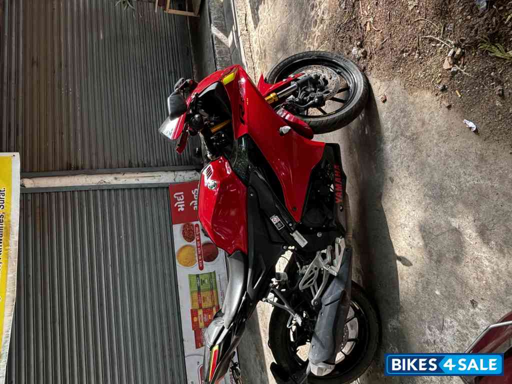 Red Yamaha R15 V4