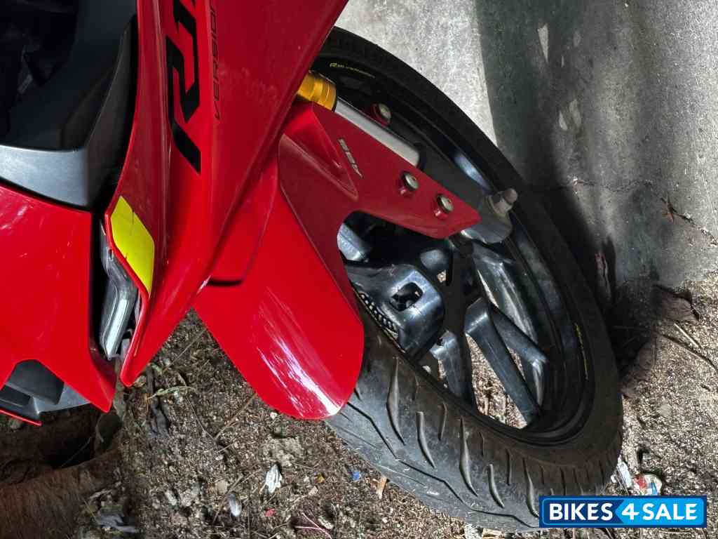 Red Yamaha R15 V4