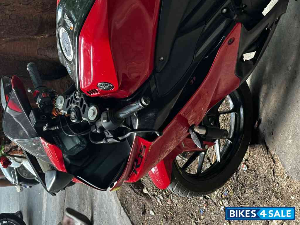 Red Yamaha R15 V4