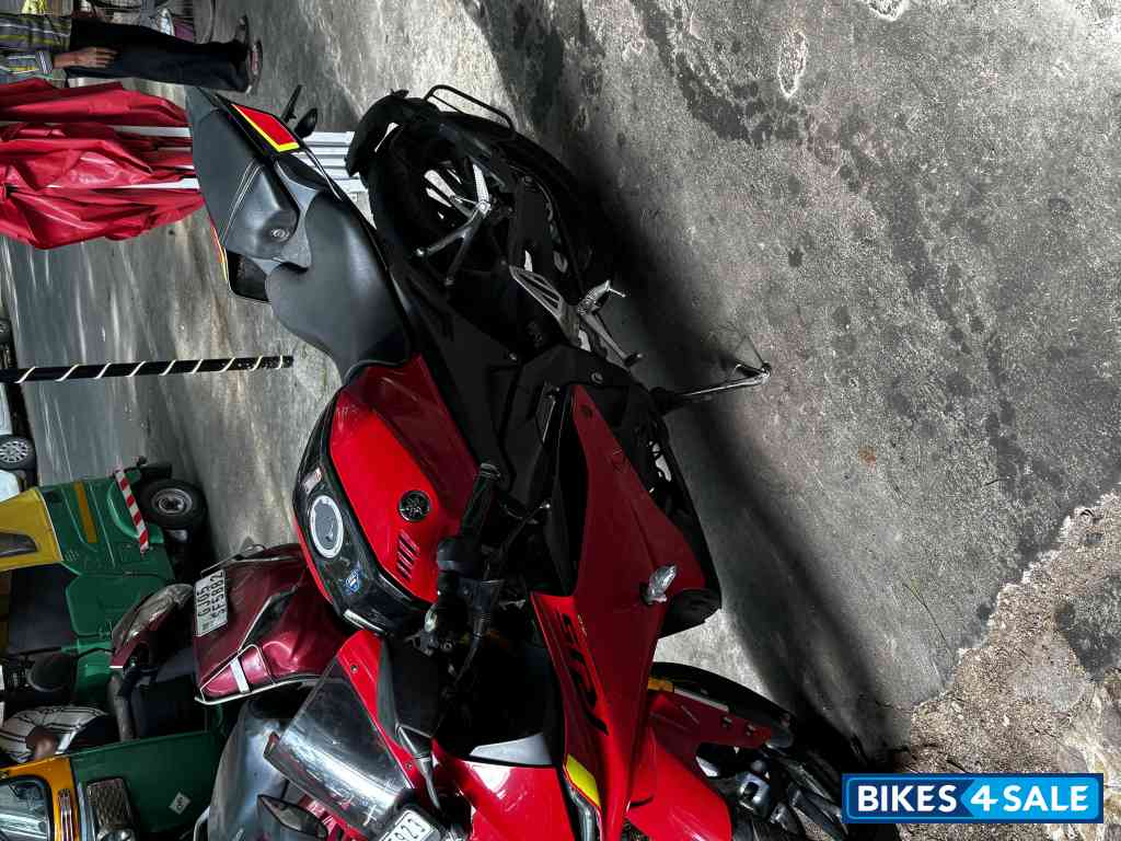 Red Yamaha R15 V4