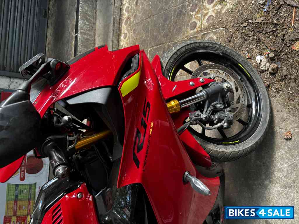 Red Yamaha R15 V4