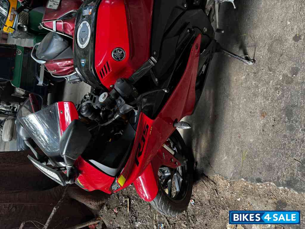 Red Yamaha R15 V4