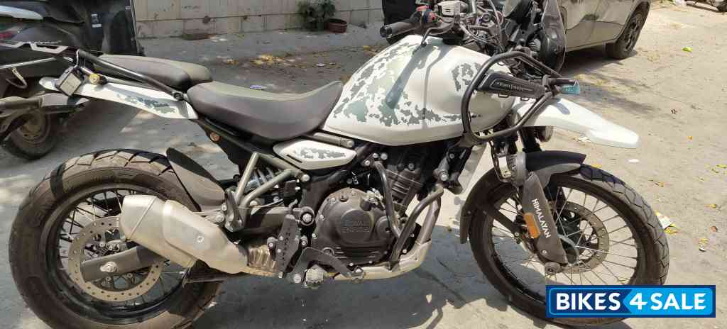 Camet White Royal Enfield Himalayan 450