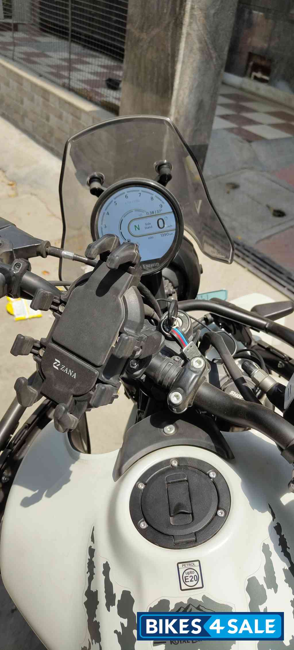 Camet White Royal Enfield Himalayan 450