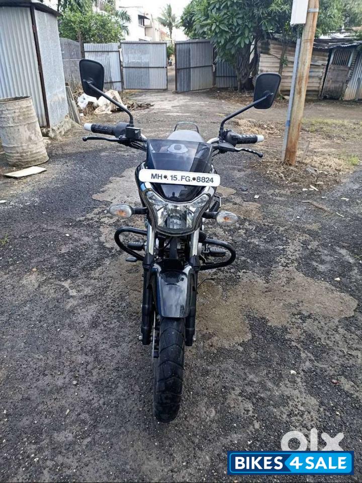 Black/red Bajaj V15 Black/red Bajaj V15