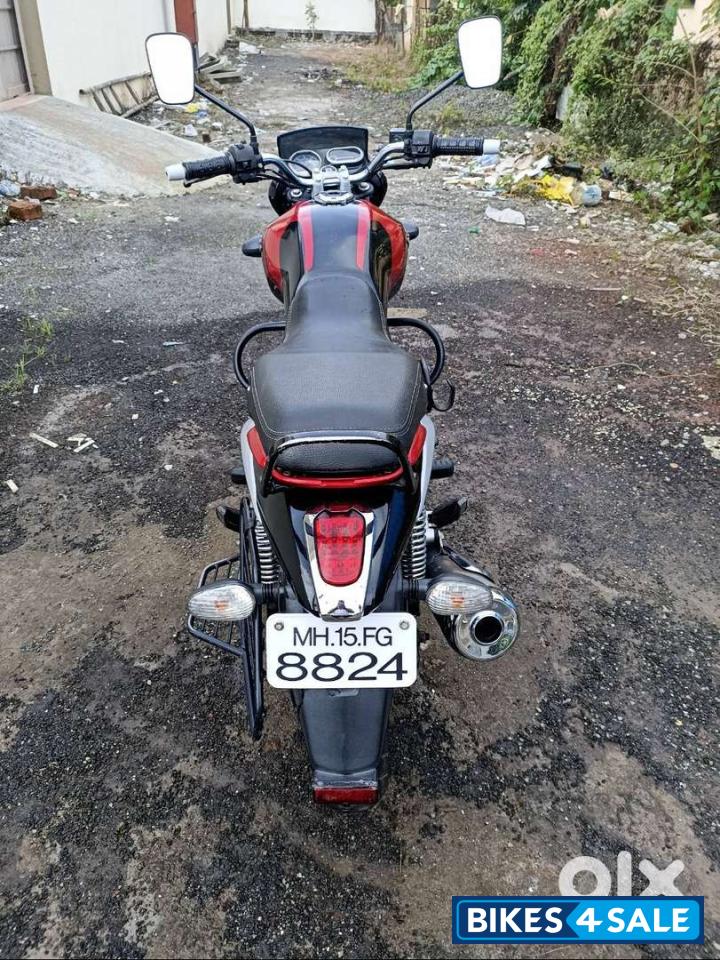 Black/red Bajaj V15 Black/red Bajaj V15