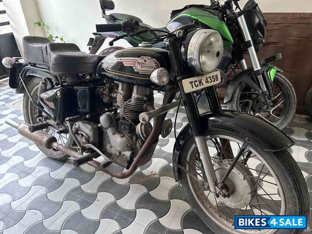 Black Royal Enfield Bullet 350