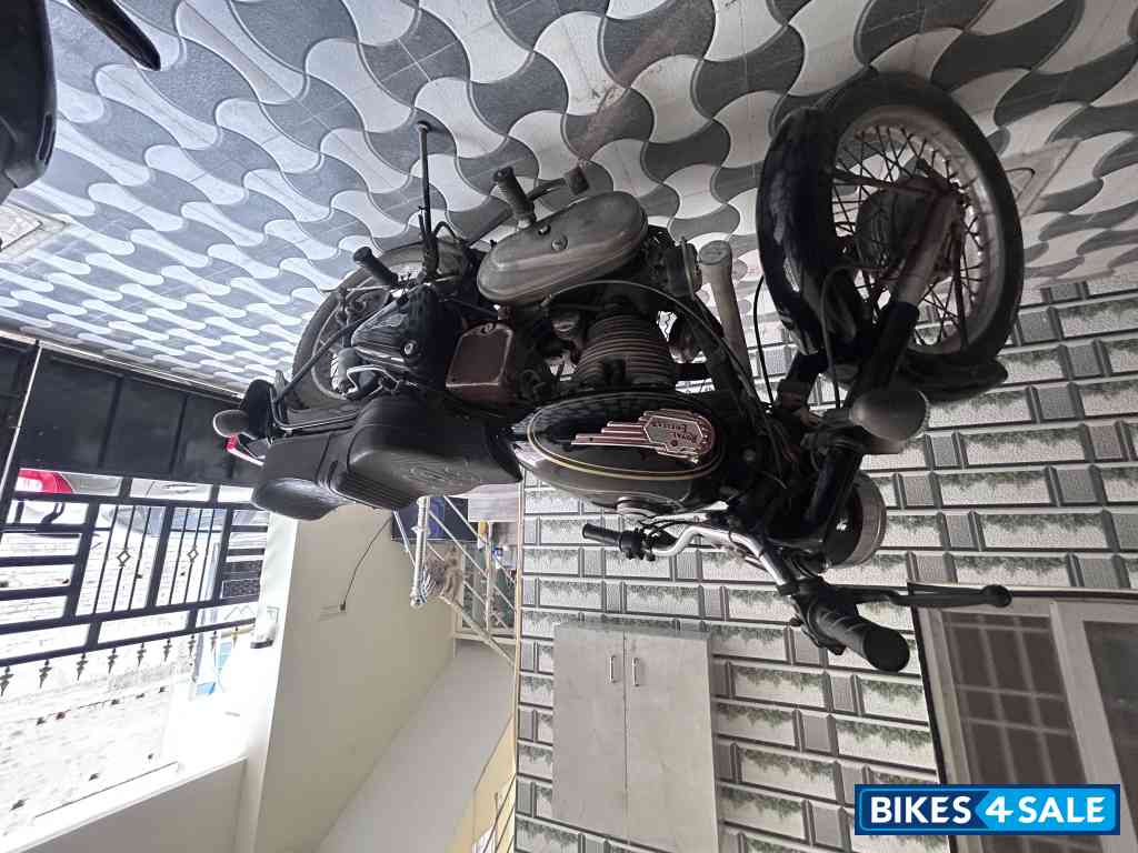 Black Royal Enfield Bullet 350