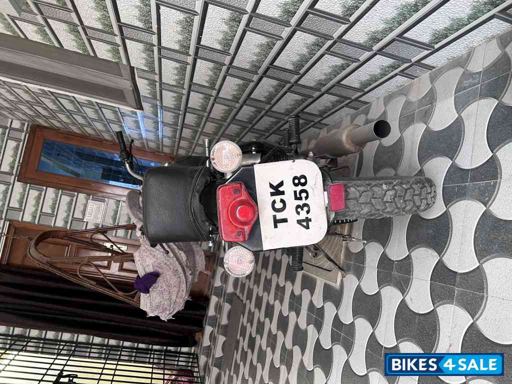 Black Royal Enfield Bullet 350