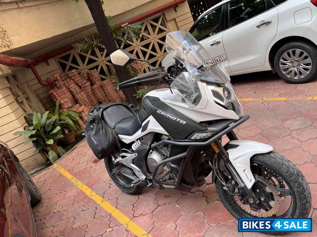 White CFMoto 650MT White CFMoto 650MT