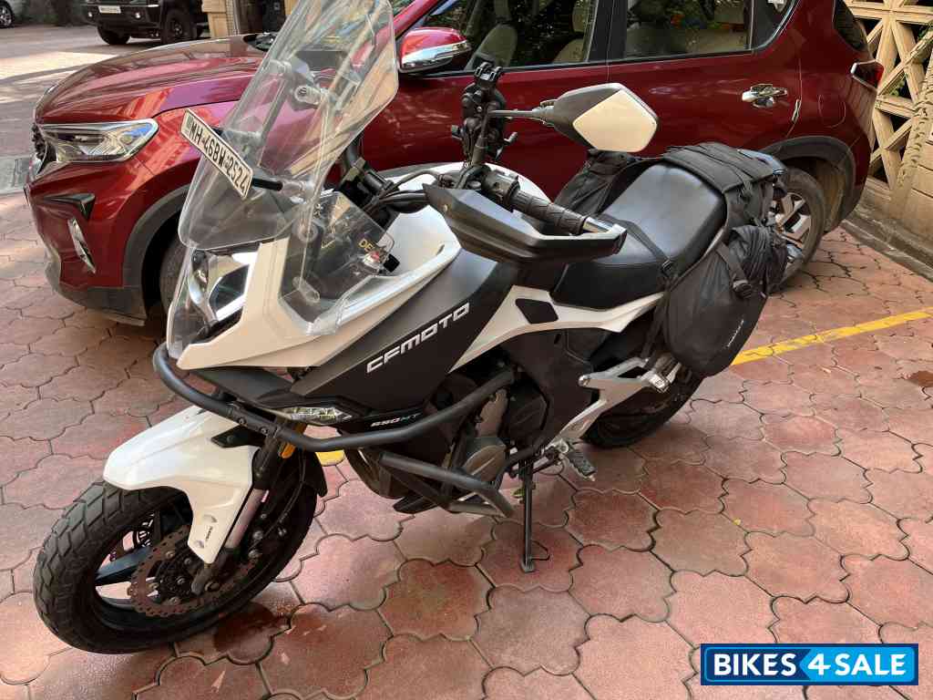White CFMoto 650MT White CFMoto 650MT