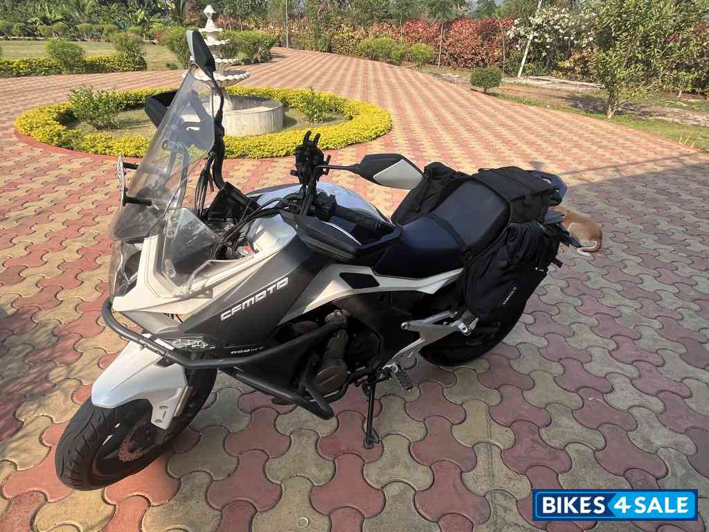 White CFMoto 650MT White CFMoto 650MT