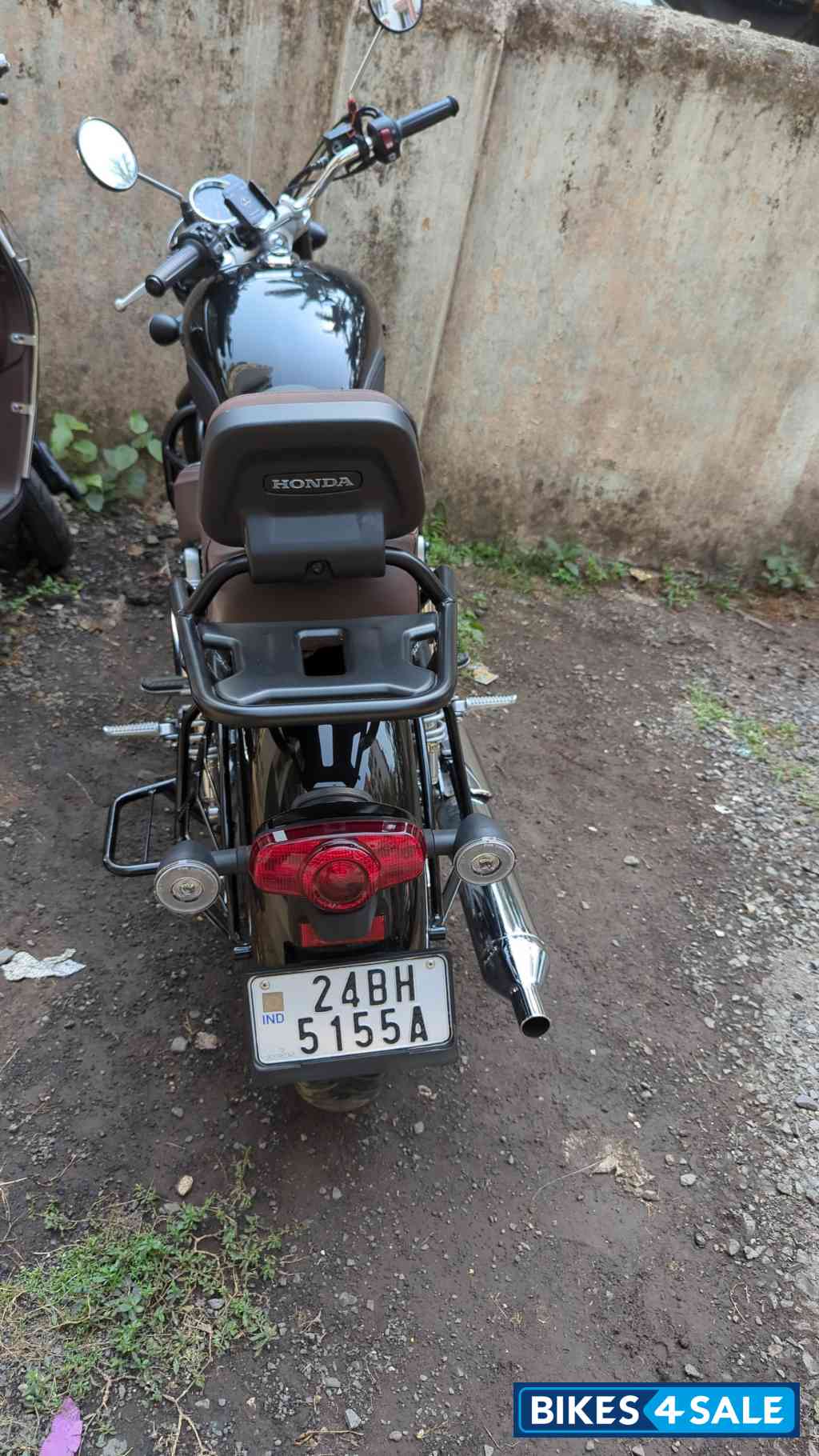 Black Honda CB350 DLX Pro