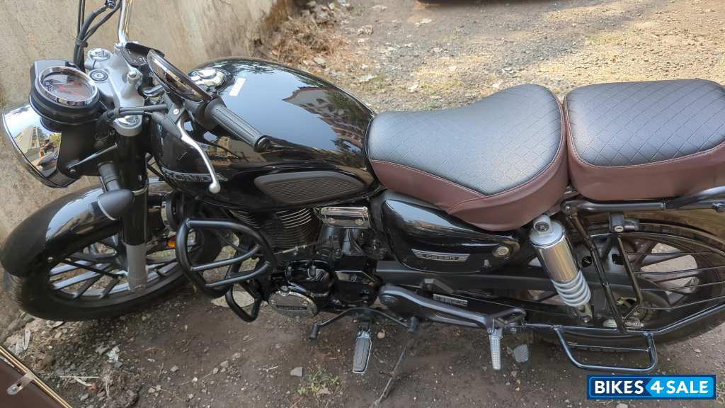 Black Honda CB350 DLX Pro