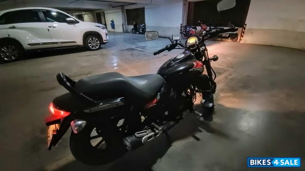 Black Bajaj Avenger Avenger street 220 BS4 ABS Black Bajaj Avenger Avenger street 220 BS4 ABS