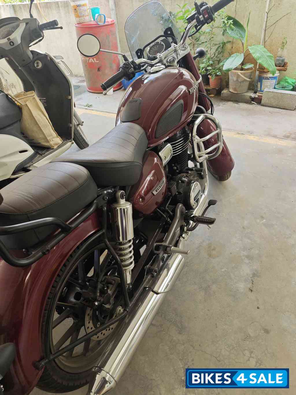 Precious Red Metali Honda CB350 DLX Pro