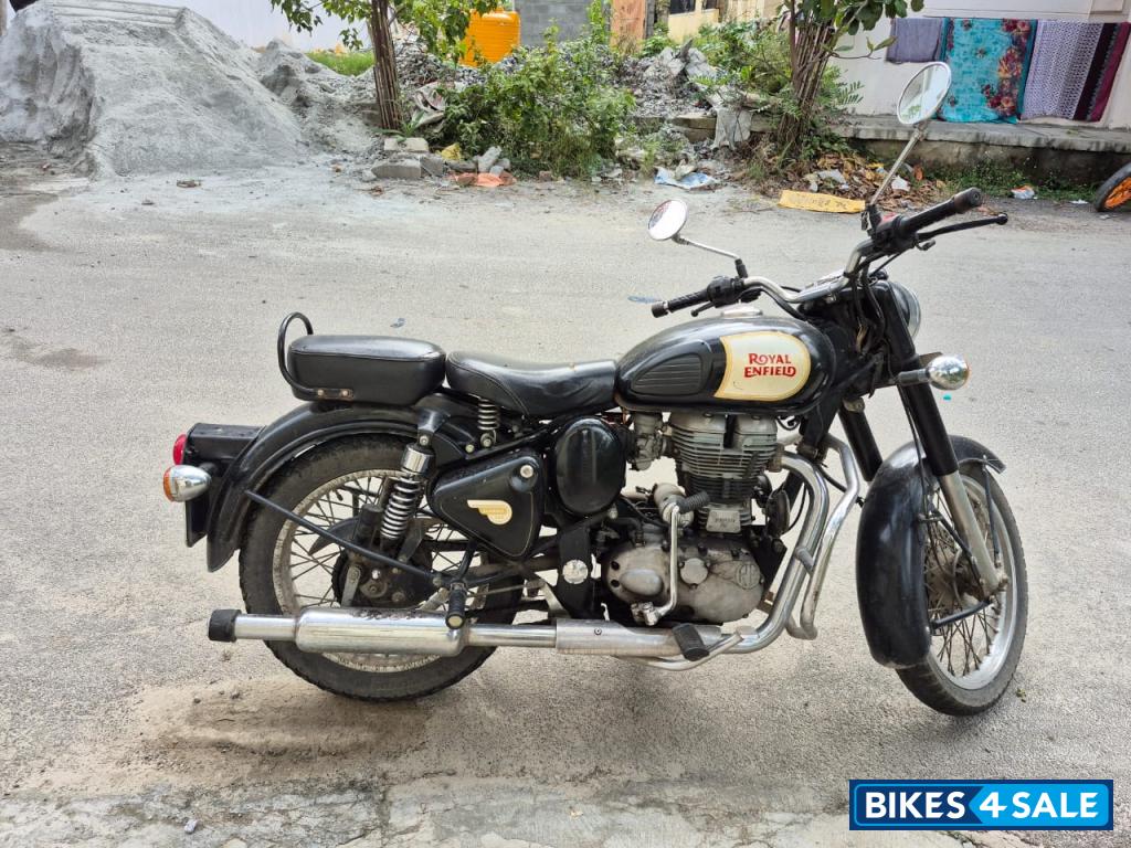 Black Royal Enfield Classic 350