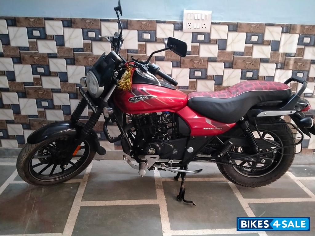 Red Bajaj Avenger Street 160 BS6