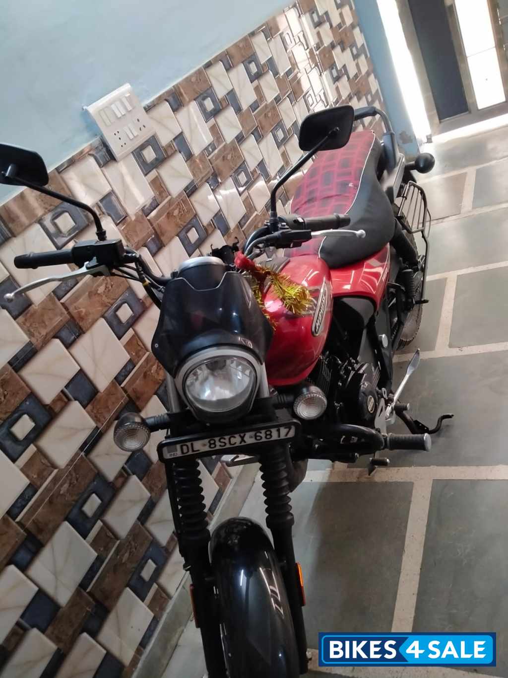 Red Bajaj Avenger Street 160 BS6