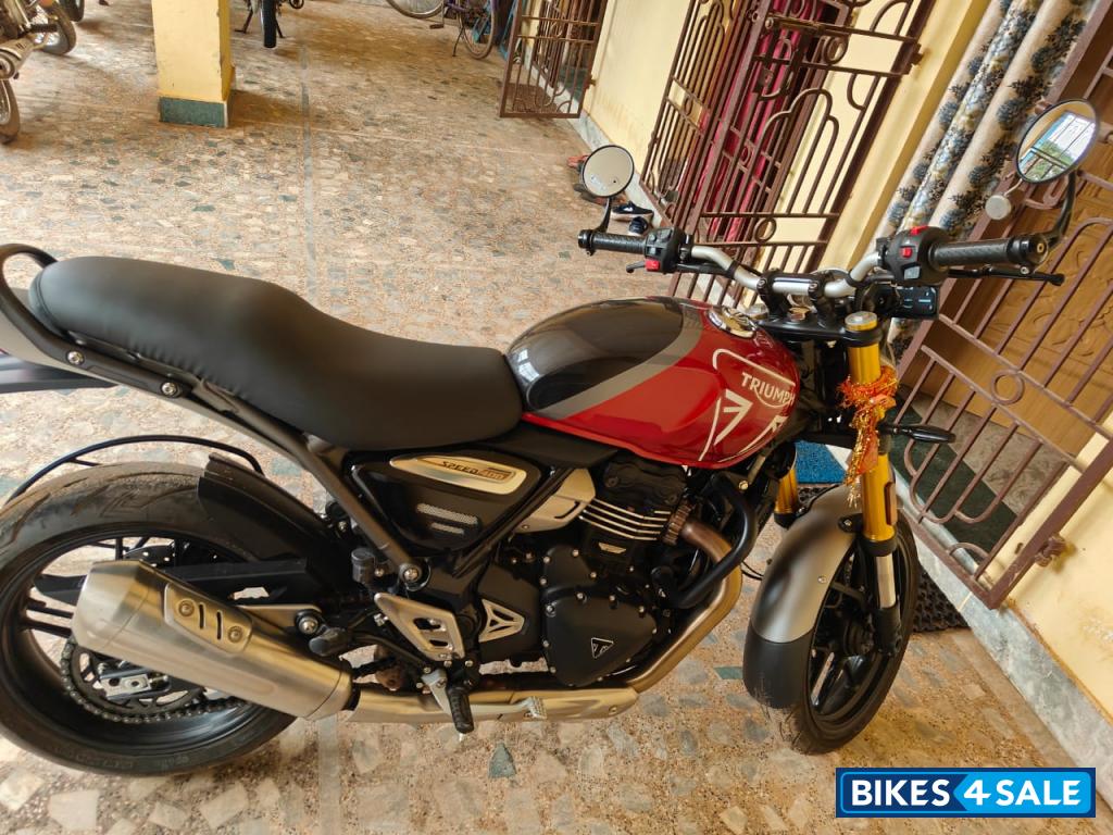 Carnival Red Triumph Speed 400