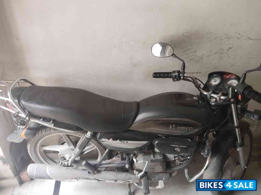 Grey And Black Hero Splendor Plus BS6