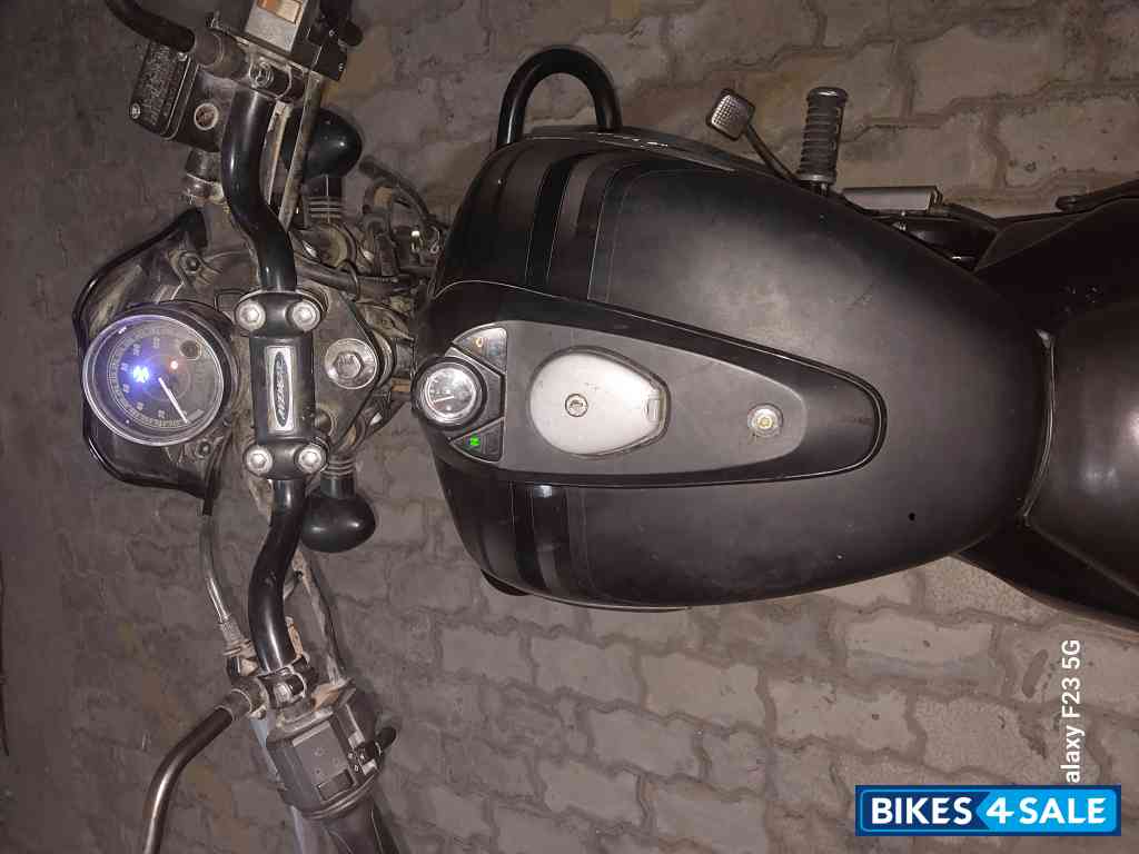 Black Bajaj Avenger Street 160 BS6