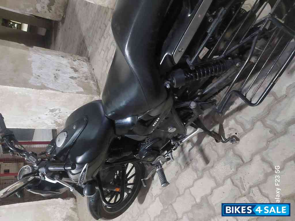 Black Bajaj Avenger Street 160 BS6