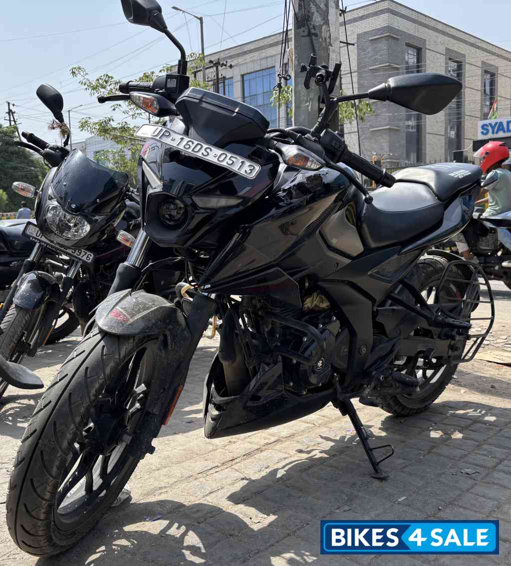 Black Bajaj Pulsar N160 Dual Channel ABS
