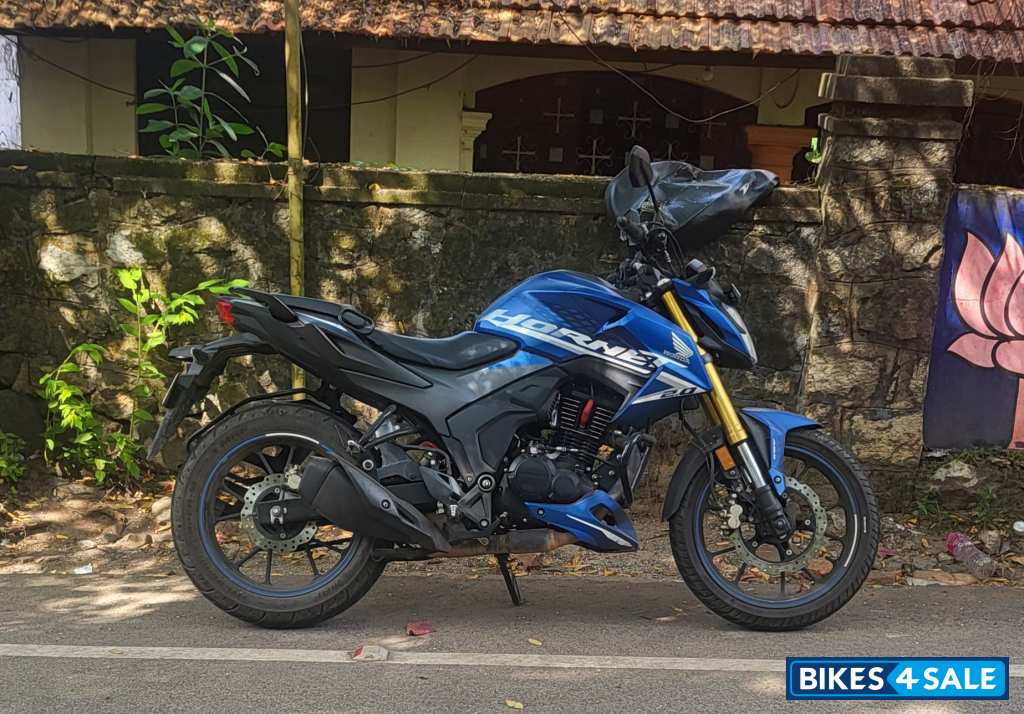 Blue Honda Hornet 2.0 OBD2