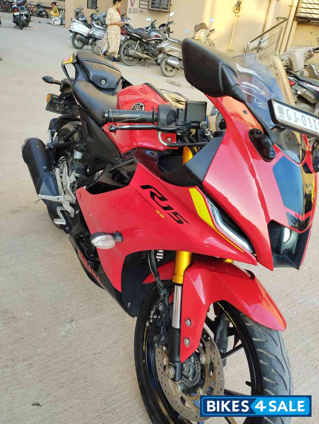 Yamaha R15 V4