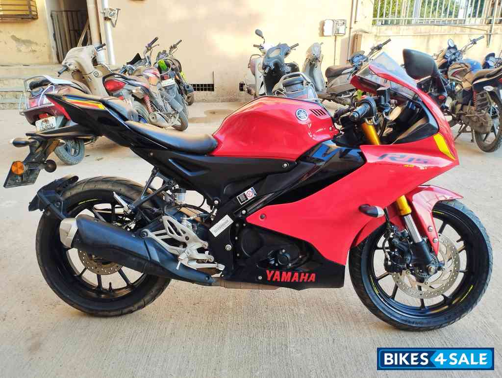 Yamaha R15 V4