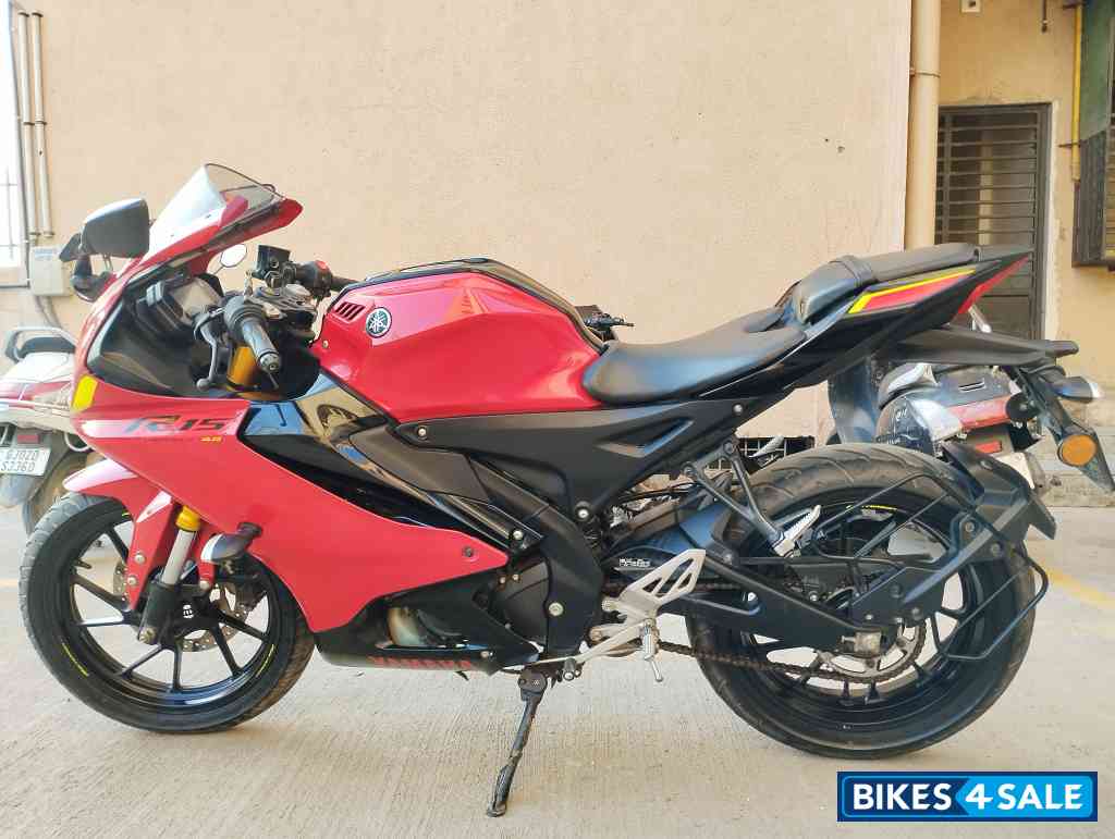 Yamaha R15 V4