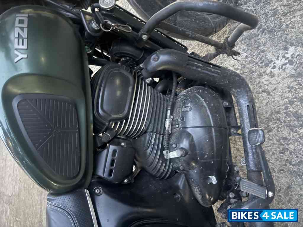 Hunter Green Yezdi Roadster Dark